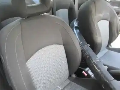 Veicolo di demolizione peugeot 206 cc cc dell'anno 2006 alimentato nfu