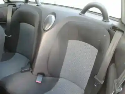Veicolo di demolizione peugeot 206 cc cc dell'anno 2006 alimentato nfu