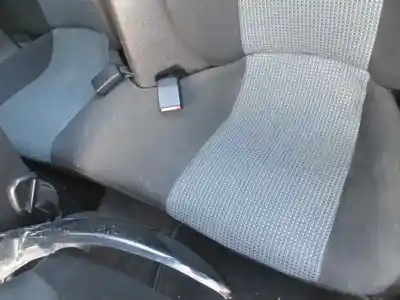 Veicolo di demolizione peugeot 206 cc cc dell'anno 2006 alimentato nfu