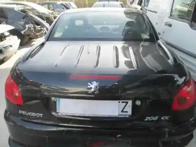 Veicolo di demolizione peugeot 206 cc cc dell'anno 2006 alimentato nfu