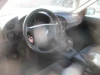 Veículo de Sucata bmw serie 3 berlina (e36) 325td do ano 1995 alimentado d256t1