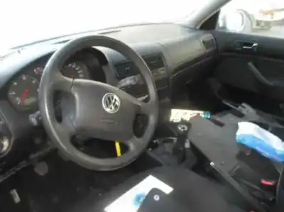 Vehicul casat volkswagen golf iv berlina (1j1) conceptline al anului 2000 alimentat alh