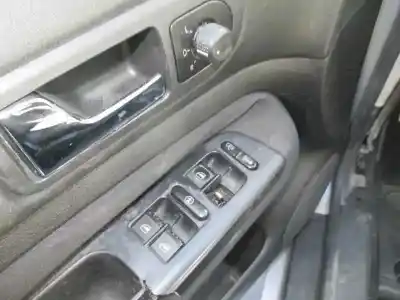 Vehicul casat volkswagen golf iv berlina (1j1) conceptline al anului 2000 alimentat alh