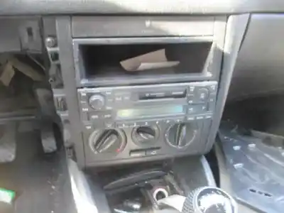 Vehicul casat volkswagen golf iv berlina (1j1) conceptline al anului 2000 alimentat alh