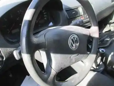 Vehicul casat volkswagen golf iv berlina (1j1) conceptline al anului 2000 alimentat alh