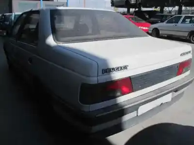 Véhicule à la ferraille peugeot 405 berlina clim de l'année 1991 alimenté d9b