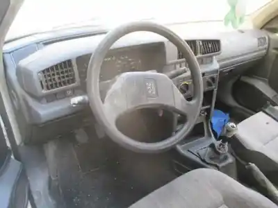 Véhicule à la ferraille peugeot 405 berlina clim de l'année 1991 alimenté d9b