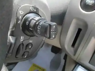 Véhicule à la ferraille renault scenic ii grand emotion de l'année 2006 alimenté k9kp732