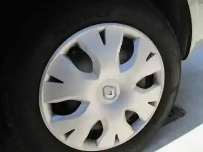 Véhicule à la ferraille renault scenic ii grand emotion de l'année 2006 alimenté k9kp732