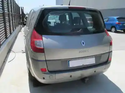 Véhicule à la ferraille renault scenic ii grand emotion de l'année 2006 alimenté k9kp732