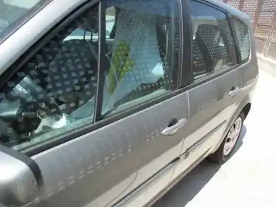 Véhicule à la ferraille renault scenic ii grand emotion de l'année 2006 alimenté k9kp732