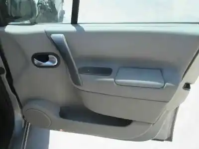 Véhicule à la ferraille renault scenic ii grand emotion de l'année 2006 alimenté k9kp732