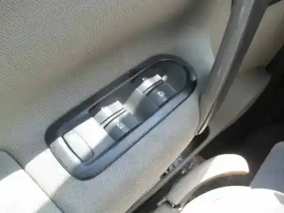 Véhicule à la ferraille renault scenic ii grand emotion de l'année 2006 alimenté k9kp732