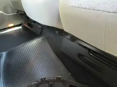 Véhicule à la ferraille renault scenic ii grand emotion de l'année 2006 alimenté k9kp732