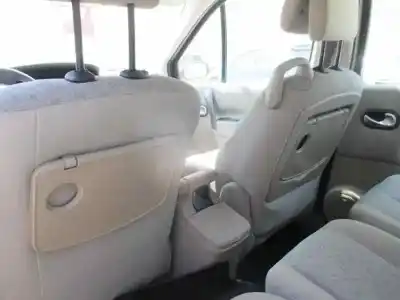 Véhicule à la ferraille renault scenic ii grand emotion de l'année 2006 alimenté k9kp732