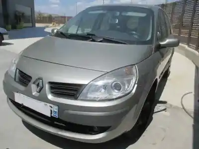 Véhicule à la ferraille renault scenic ii grand emotion de l'année 2006 alimenté k9kp732