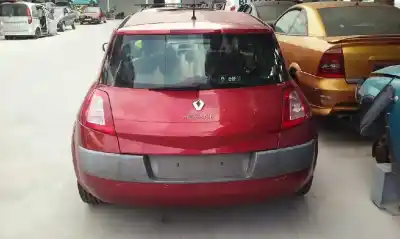 Veículo de Sucata renault megane ii sedán (lm0/1_) 1.9 dci (lm0g lm1g lm2c) do ano 2003 alimentado f9q b8