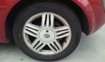 Veículo de Sucata renault megane ii sedán (lm0/1_) 1.9 dci (lm0g lm1g lm2c) do ano 2003 alimentado f9q b8