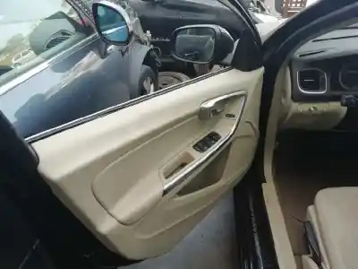 Sloopvoertuig volvo v60 kombi kinetic van het jaar 2011 aangedreven b4164t