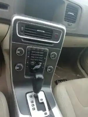 Sloopvoertuig volvo v60 kombi kinetic van het jaar 2011 aangedreven b4164t