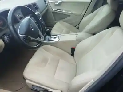 Sloopvoertuig volvo v60 kombi kinetic van het jaar 2011 aangedreven b4164t