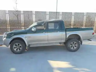Véhicule à la ferraille mitsubishi l 200 (k6/7) 2.5 td cat de l'année 2005 alimenté 4d56