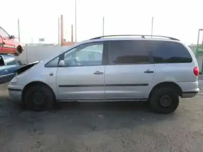 Sloopvoertuig SEAT ALHAMBRA (7V8) Gran Via van het jaar 2000 aangedreven AVG