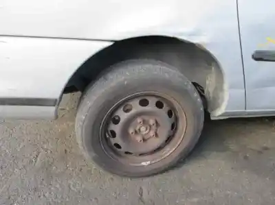 Sloopvoertuig seat alhambra (7v8) gran via van het jaar 2000 aangedreven avg