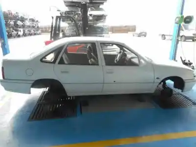Véhicule à la ferraille opel vectra a 1.6 de l'année 1990 alimenté 16sv