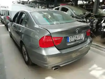 Cómo cambiar el pomo de la palanca de cambios en un BMW Serie 320d