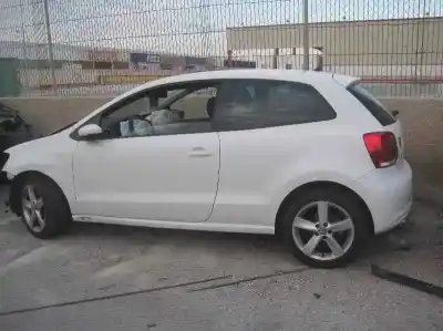 Veículo de Sucata VOLKSWAGEN POLO (6R1) Sport do ano 2013 alimentado CAY
