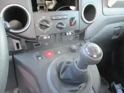 Здавання транспортного засобу citroen berlingo station wagon attraction року 2014 потужний 9hpdv6dted