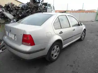 Здавання транспортного засобу volkswagen bora berlina (1j2) conceptline року 2000 потужний akl