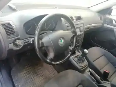 Veicolo di demolizione skoda octavia berlina (1z3) edition 100 dell'anno 2005 alimentato bkd