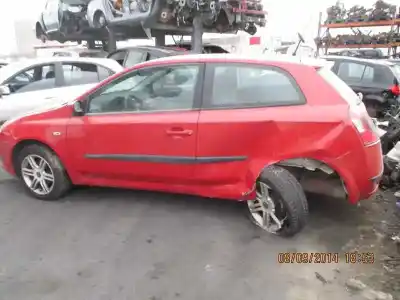 Scrapping Vehicle fiat stilo (192_) 1.6 16v (192_xb1a) of the year 2004 powered 182b6.000