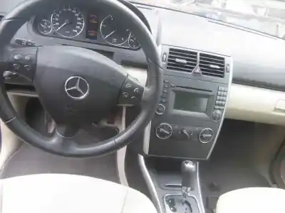 Véhicule à la ferraille mercedes-benz clase a (w169) a 180 cdi a-edition de l'année 2011 alimenté 640.940 euro 5