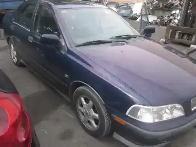 Véhicule à la ferraille volvo s40 berlina t4 de l'année 1998 alimenté b4194t4