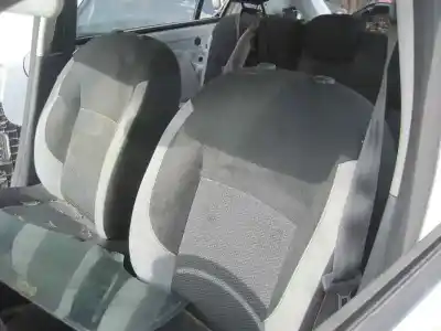 Véhicule à la ferraille dacia sandero ambiance de l'année 2013 alimenté k9k c6 (612)