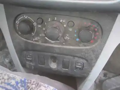 Véhicule à la ferraille dacia sandero ambiance de l'année 2013 alimenté k9k c6 (612)