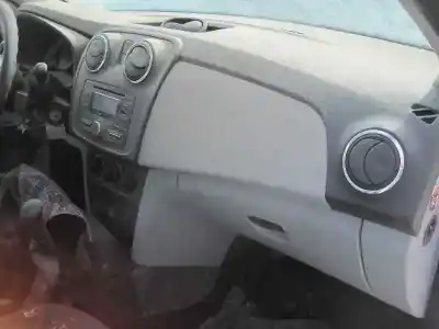 Véhicule à la ferraille dacia sandero ambiance de l'année 2013 alimenté k9k c6 (612)