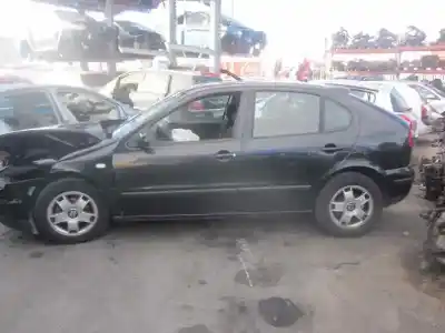 Vehículo de desguace SEAT LEON (1M1) Signo del año 2001 con motor AZD