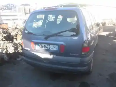Véhicule à la ferraille renault espace /grand espace (je0) 2.2 dt rt espace de l'année 1999 alimenté 