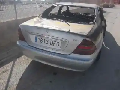 Здавання транспортного засобу mercedes-benz clase s (w220) berlina 400 cdi (220.028) року 2000 потужний om628960