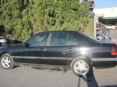 Véhicule à la ferraille mercedes-benz clase c (w202) berlina 250 td (202.128) de l'année 1997 alimenté om605960