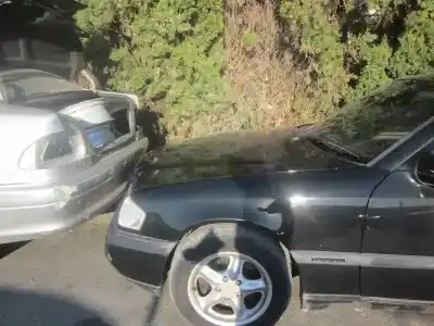 Véhicule à la ferraille mercedes-benz clase c (w202) berlina 250 td (202.128) de l'année 1997 alimenté om605960