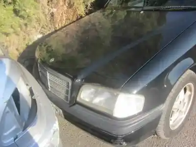 Véhicule à la ferraille mercedes-benz clase c (w202) berlina 250 td (202.128) de l'année 1997 alimenté om605960