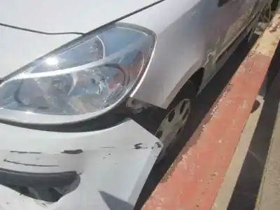 Véhicule à la ferraille renault clio iii authentique de l'année 2008 alimenté k9k768
