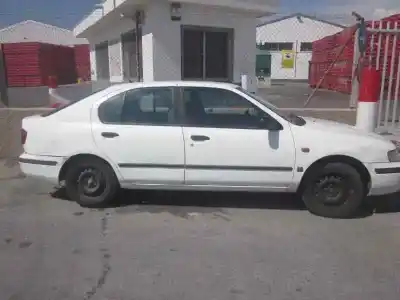 Véhicule à la ferraille nissan primera berlina (p11) gx de l'année 1998 alimenté cd20t