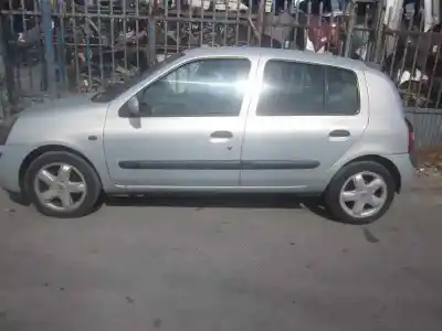 Vehicul casat RENAULT CLIO II FASE II (B/CB0) 1.2 al anului 2002 alimentat D4F712