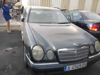 Véhicule à la ferraille mercedes-benz clase e (w210) berlina 320 (210.055) de l'année 1999 alimenté 104.995